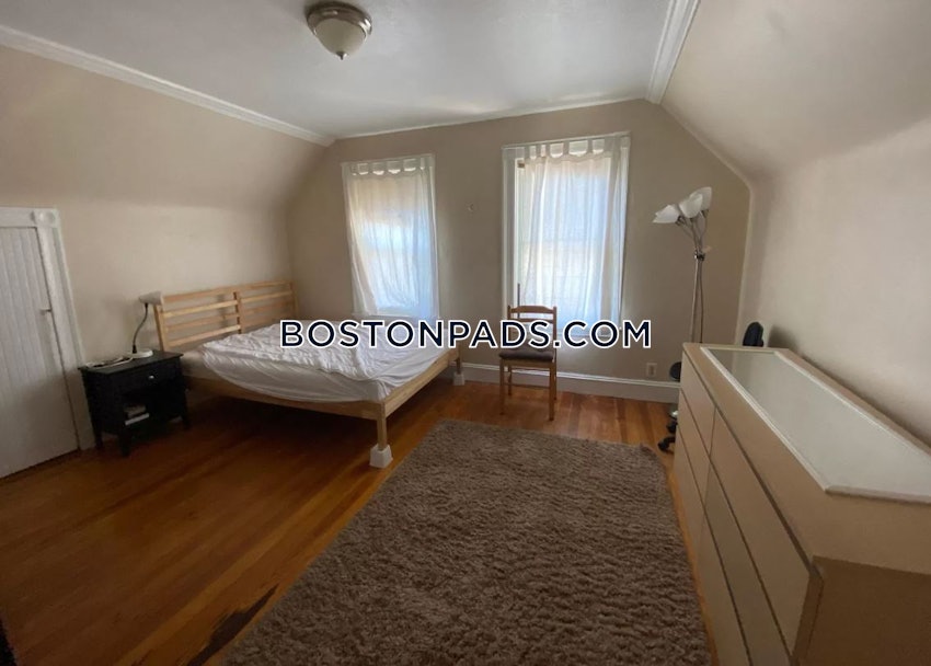 SOMERVILLE - TUFTS - 5 Beds, 1.5 Baths - Image 9