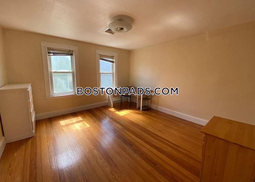 SOMERVILLE - TUFTS - 5 Beds, 1.5 Baths - Image 8