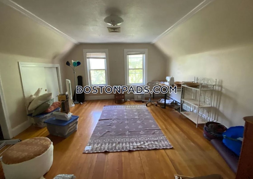 SOMERVILLE - TUFTS - 5 Beds, 1.5 Baths - Image 7