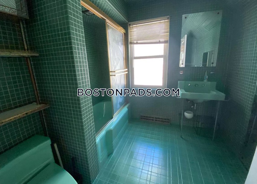 SOMERVILLE - TUFTS - 5 Beds, 1.5 Baths - Image 11