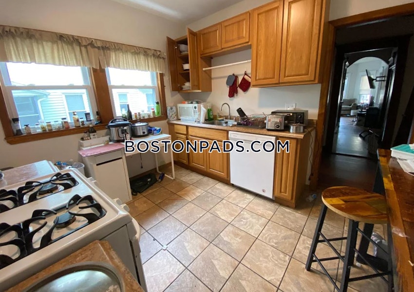 SOMERVILLE - TUFTS - 4 Beds, 1 Bath - Image 4