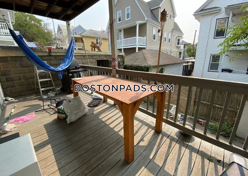 SOMERVILLE - TUFTS - 4 Beds, 1 Bath - Image 11