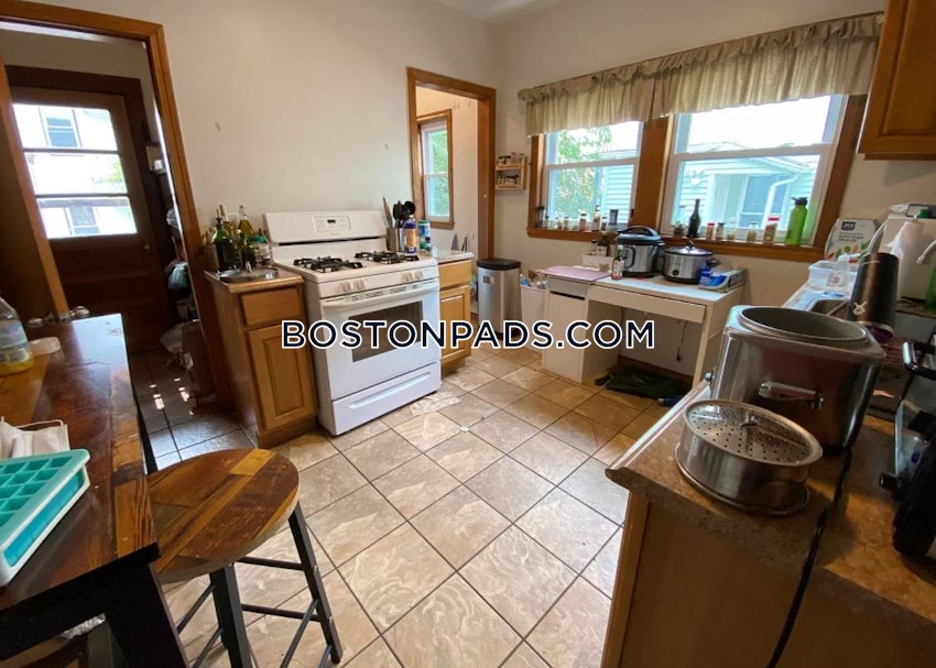 SOMERVILLE - TUFTS - 4 Beds, 1 Bath - Image 13