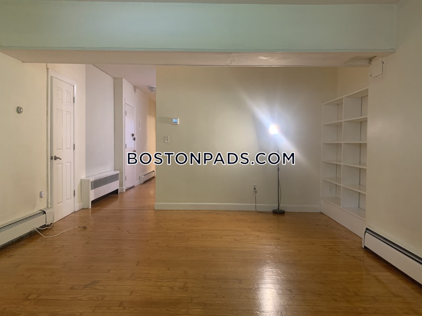 BROOKLINE- WASHINGTON SQUARE - 1 Bed, 1 Bath - Image 17