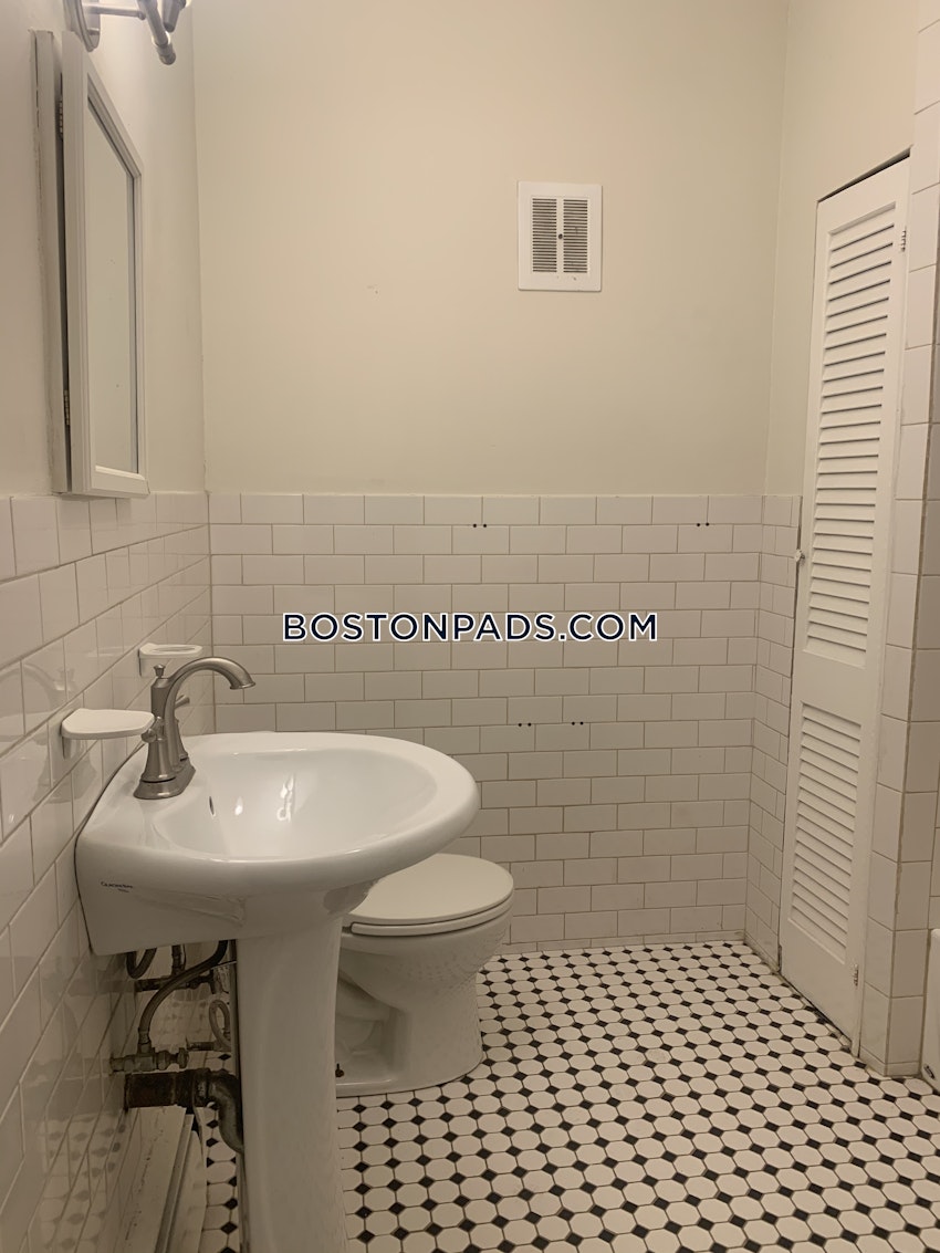 BROOKLINE- WASHINGTON SQUARE - 1 Bed, 1 Bath - Image 15