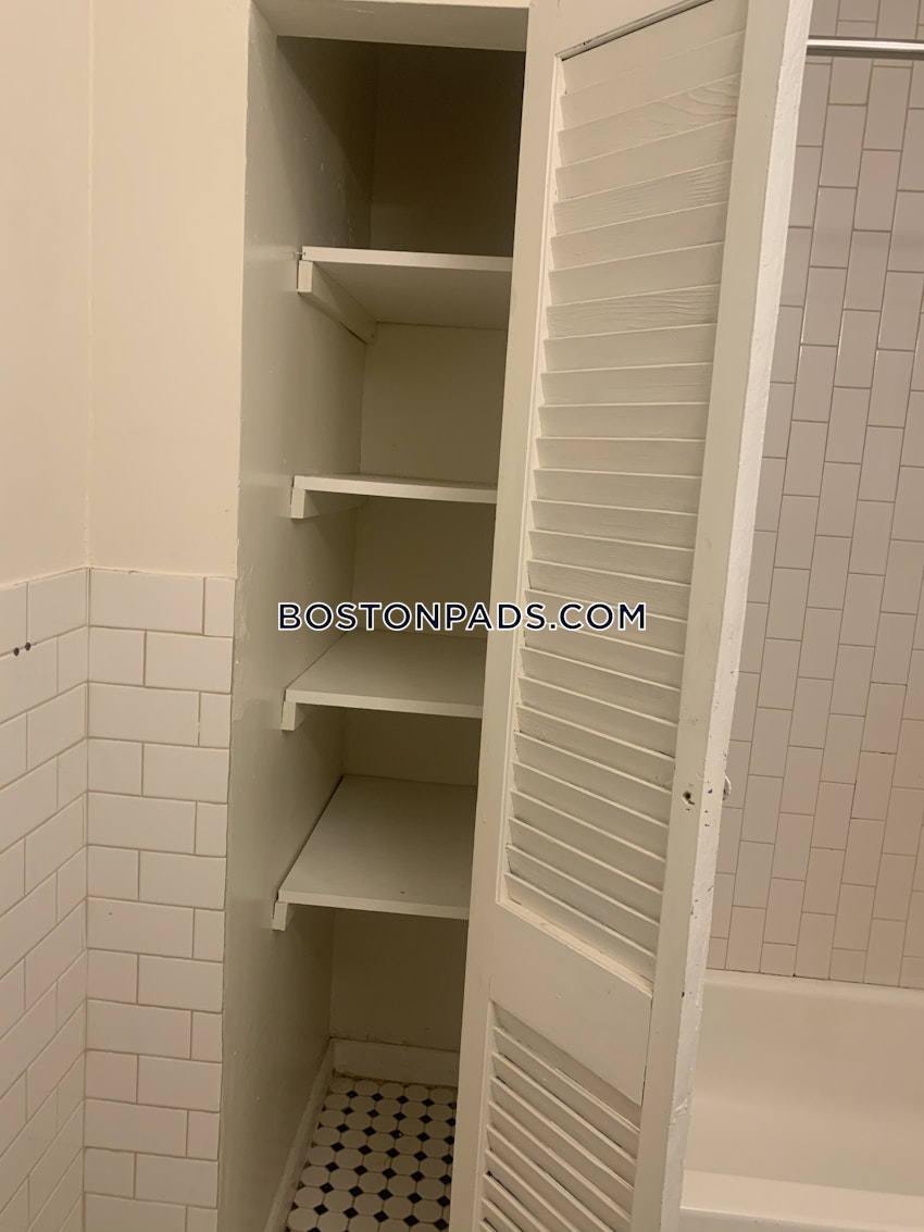 BROOKLINE- WASHINGTON SQUARE - 1 Bed, 1 Bath - Image 12