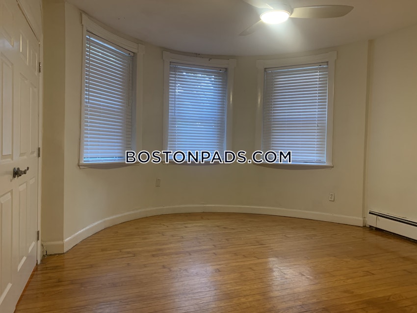 BROOKLINE- WASHINGTON SQUARE - 1 Bed, 1 Bath - Image 9