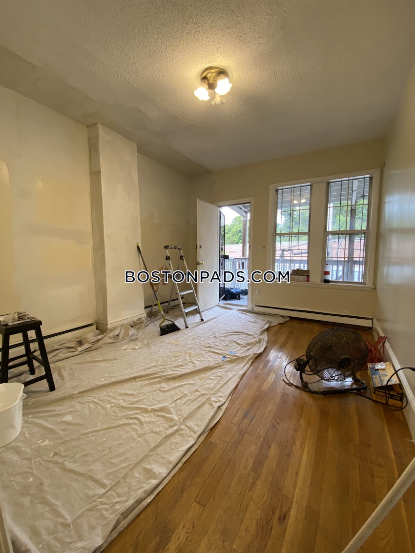 BOSTON - MISSION HILL - 3 Beds, 1 Bath - Image 10