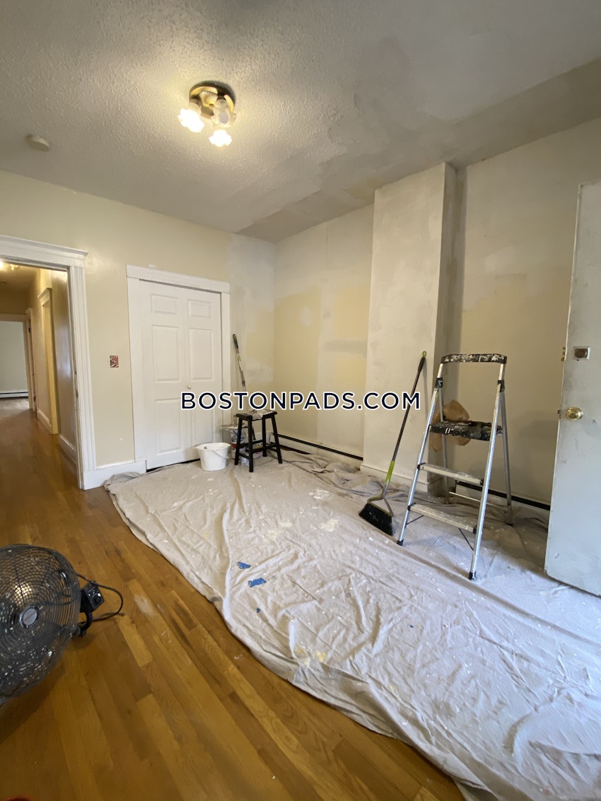 BOSTON - MISSION HILL - 3 Beds, 1 Bath - Image 11