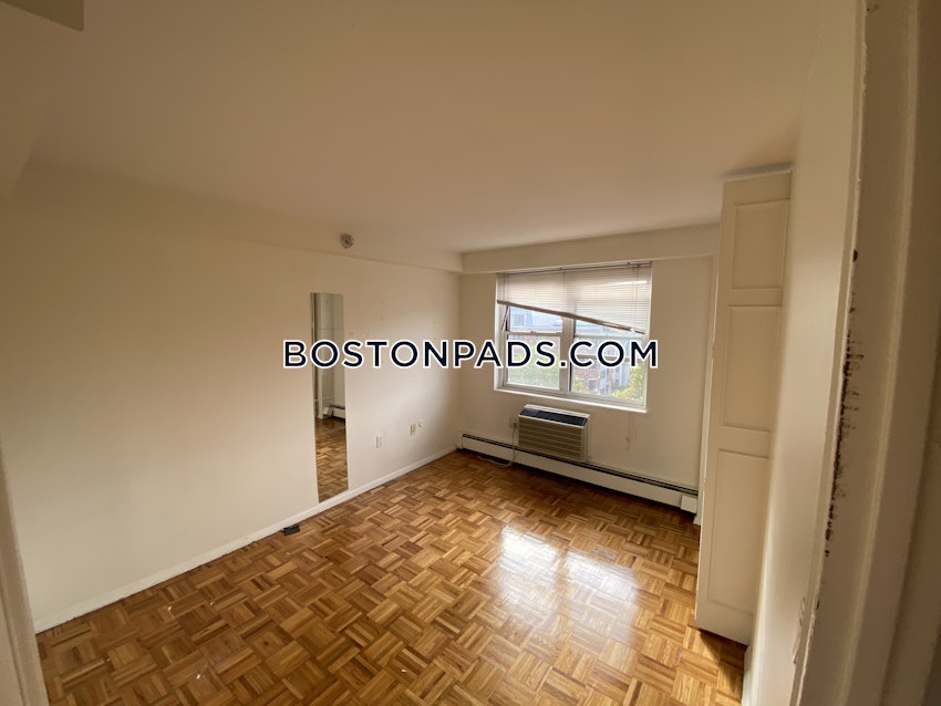 BROOKLINE- BOSTON UNIVERSITY - 3 Beds, 1.5 Baths - Image 2