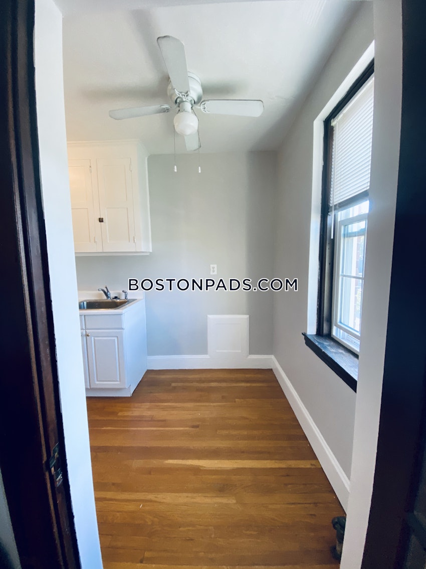 SOMERVILLE - TUFTS - 1 Bed, 1 Bath - Image 17