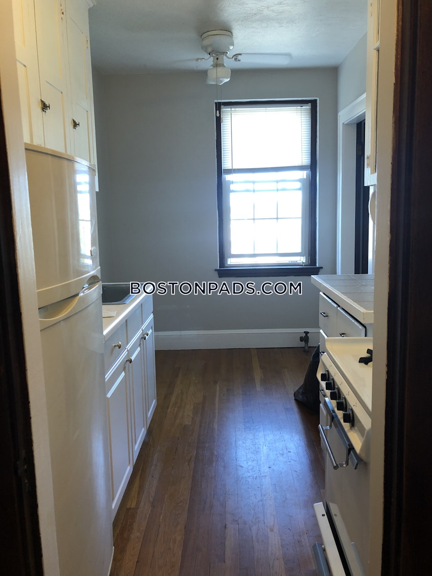 SOMERVILLE - TUFTS - 1 Bed, 1 Bath - Image 9