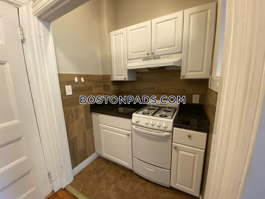 CAMBRIDGE - HARVARD SQUARE - 1 Bed, 1 Bath - Image 6