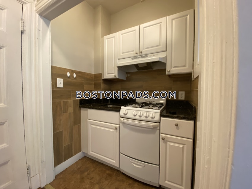 CAMBRIDGE - HARVARD SQUARE - 1 Bed, 1 Bath - Image 1