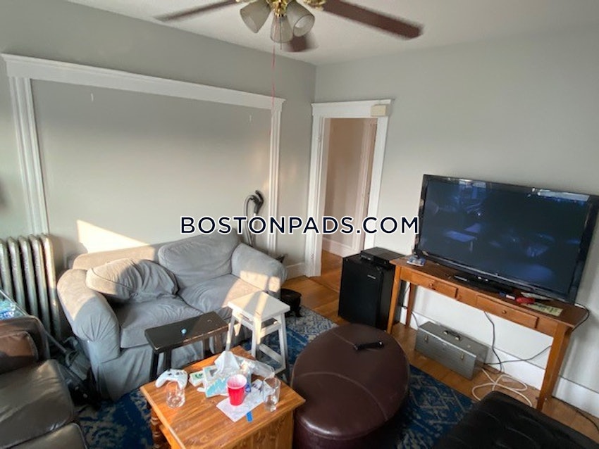 SOMERVILLE - TUFTS - 4 Beds, 1 Bath - Image 23