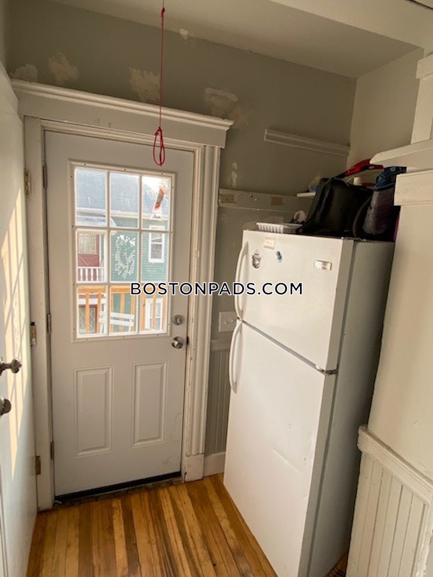 SOMERVILLE - TUFTS - 4 Beds, 1 Bath - Image 31