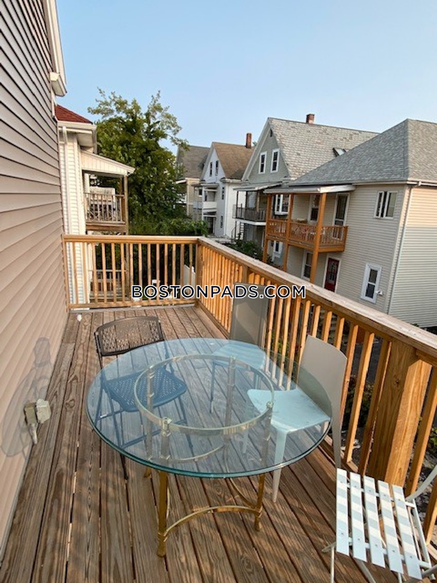 SOMERVILLE - TUFTS - 4 Beds, 1 Bath - Image 29