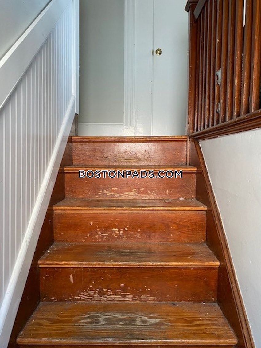 SOMERVILLE - TUFTS - 4 Beds, 1 Bath - Image 27