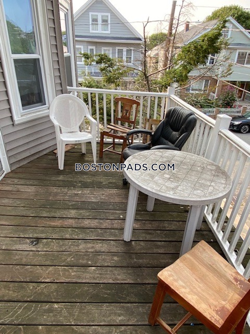 SOMERVILLE - TUFTS - 4 Beds, 1 Bath - Image 26