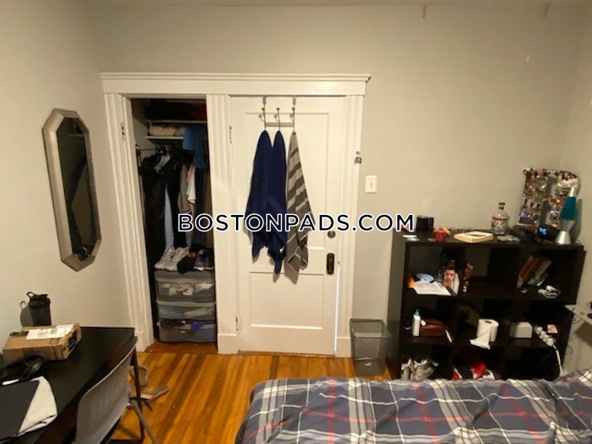 SOMERVILLE - TUFTS - 4 Beds, 1 Bath - Image 17