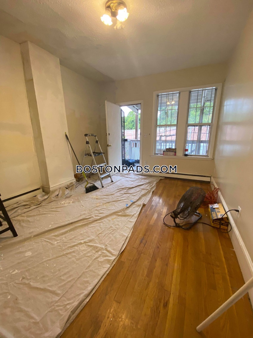 BOSTON - MISSION HILL - 3 Beds, 1 Bath - Image 23