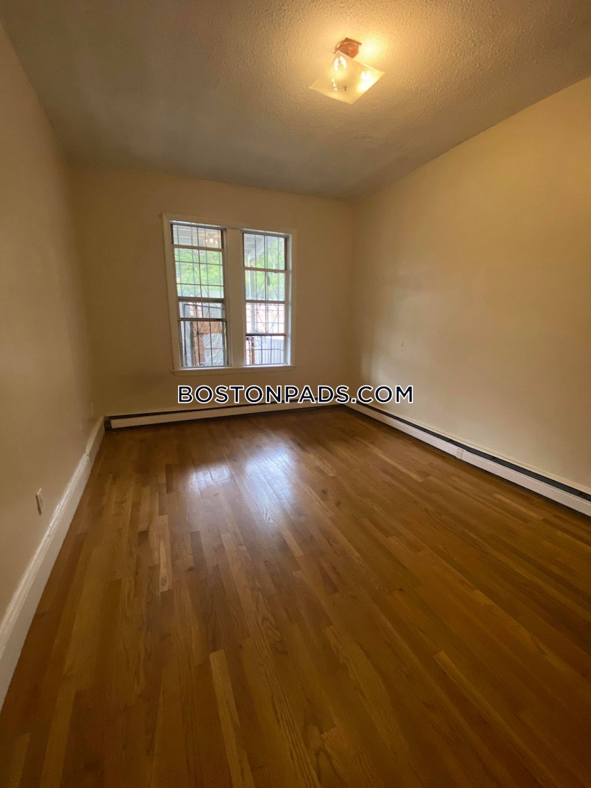 BOSTON - MISSION HILL - 3 Beds, 1 Bath - Image 24