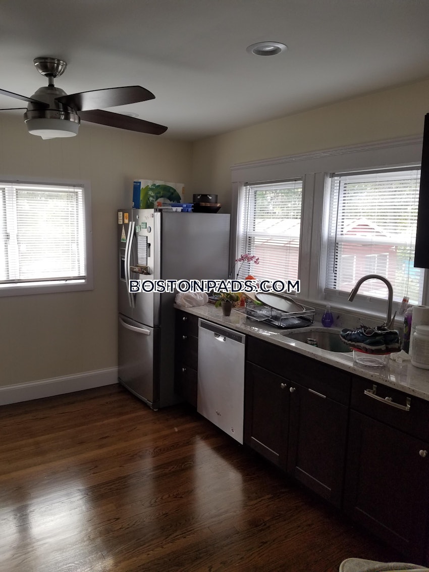 MEDFORD - TUFTS - 3 Beds, 1 Bath - Image 1