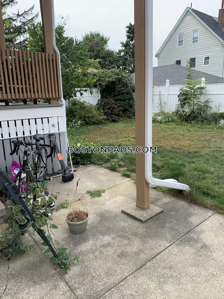 MEDFORD - TUFTS - 5 Beds, 2 Baths - Image 47