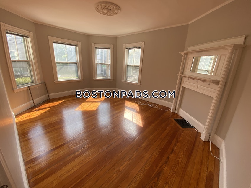 CAMBRIDGE - HARVARD SQUARE - 4 Beds, 2 Baths - Image 26