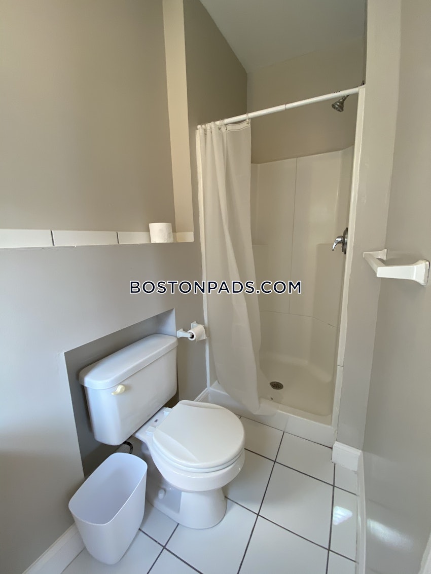 CAMBRIDGE - HARVARD SQUARE - 4 Beds, 2 Baths - Image 35