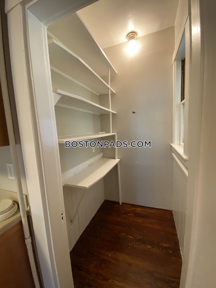 CAMBRIDGE - HARVARD SQUARE - 4 Beds, 2 Baths - Image 15