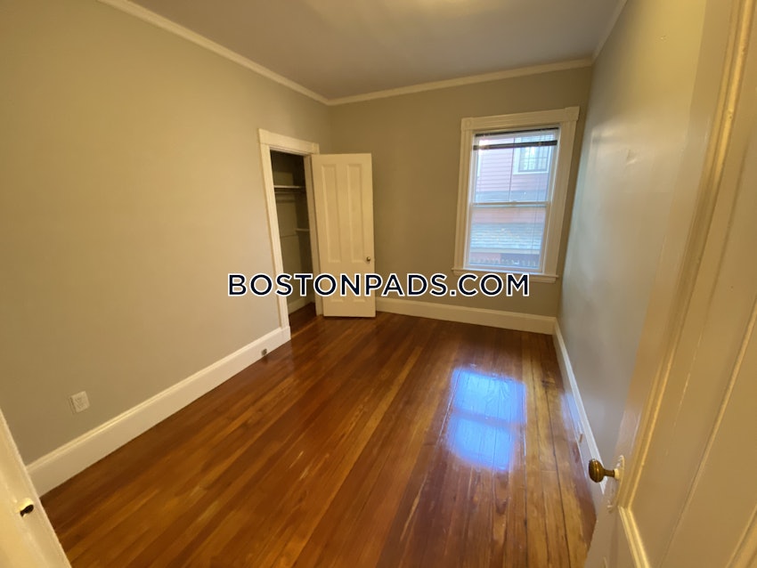 CAMBRIDGE - HARVARD SQUARE - 4 Beds, 2 Baths - Image 12