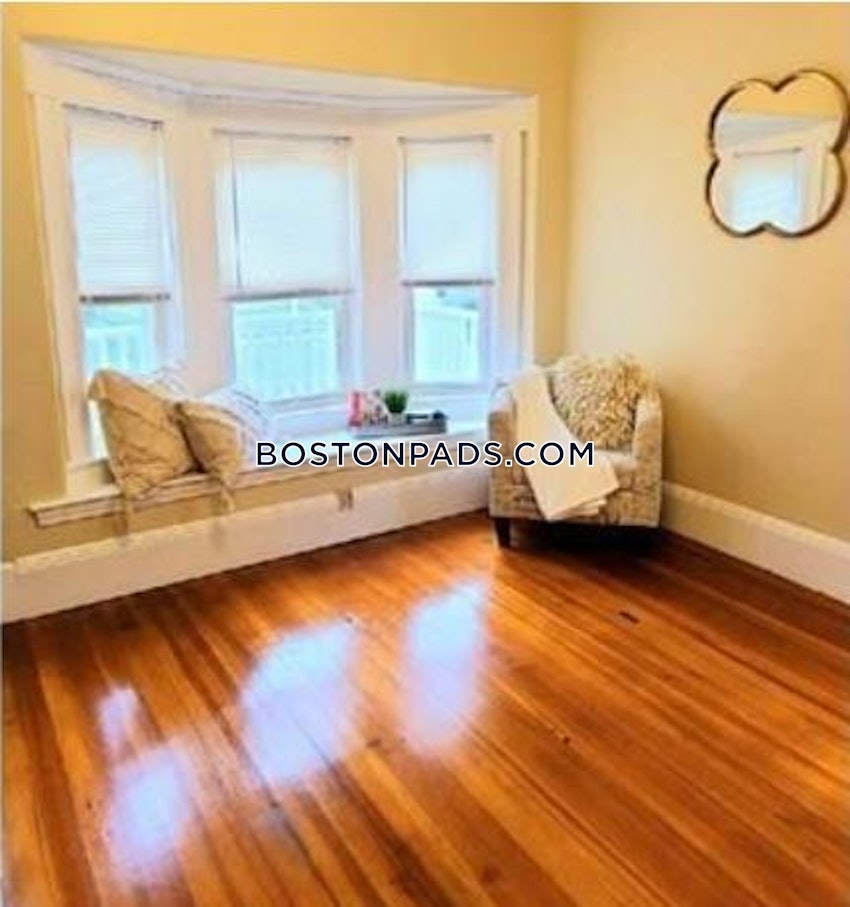 SOMERVILLE - TUFTS - 4 Beds, 2 Baths - Image 4