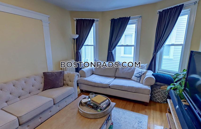 MEDFORD - TUFTS - 3 Beds, 1 Bath - Image 1