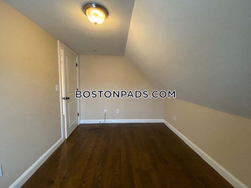 BOSTON - FORT HILL - 4 Beds, 2 Baths - Image 11