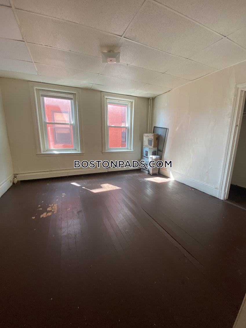 BOSTON - ALLSTON - 5 Beds, 1 Bath - Image 3