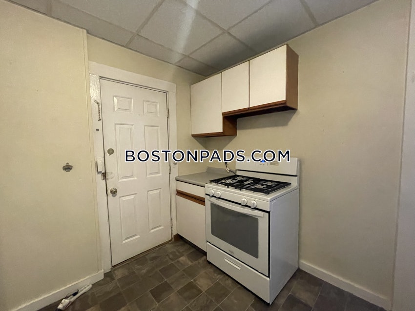 BOSTON - ALLSTON/BRIGHTON BORDER - 3 Beds, 1 Bath - Image 3