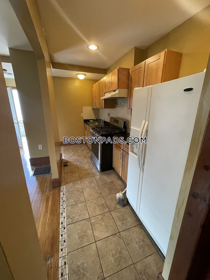 BOSTON - ROSLINDALE - 3 Beds, 2 Baths - Image 8