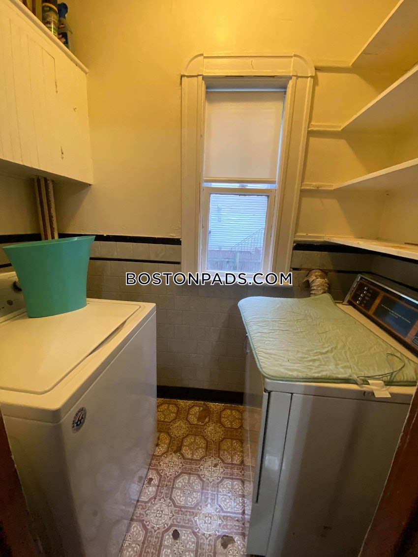 SOMERVILLE - DAVIS SQUARE - 4 Beds, 1 Bath - Image 2