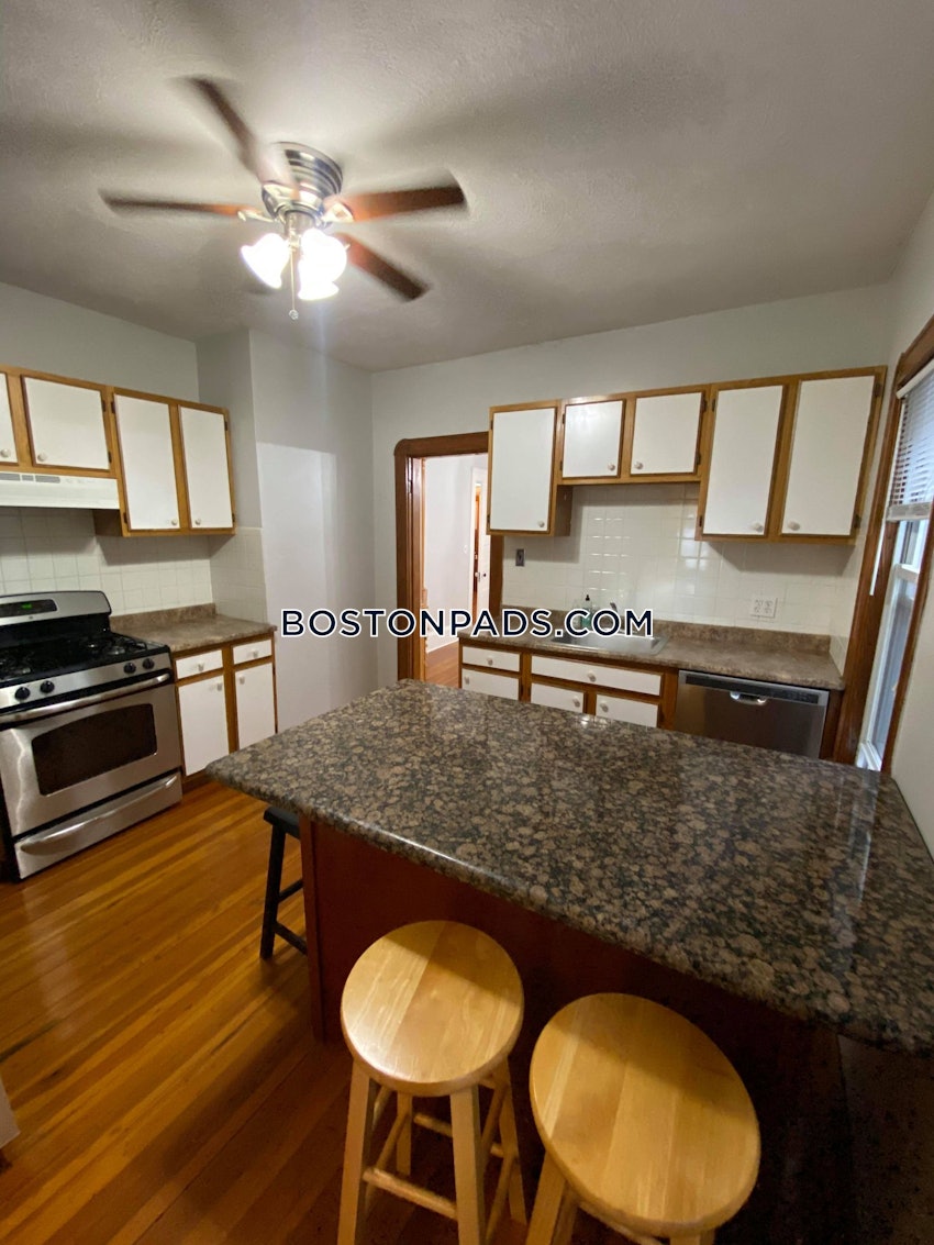 SOMERVILLE - DAVIS SQUARE - 4 Beds, 1 Bath - Image 15