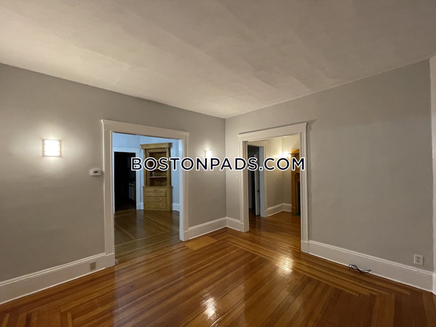 SOMERVILLE - DAVIS SQUARE - 4 Beds, 1 Bath - Image 33