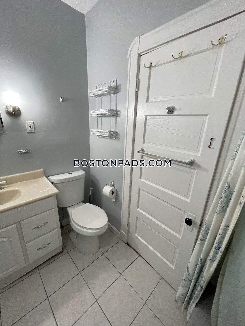 SOMERVILLE - DAVIS SQUARE - 4 Beds, 1 Bath - Image 31