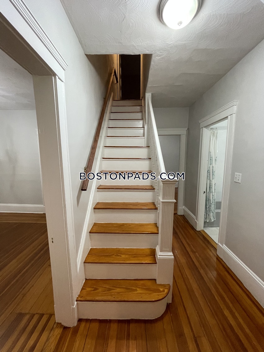 SOMERVILLE - DAVIS SQUARE - 4 Beds, 1 Bath - Image 30