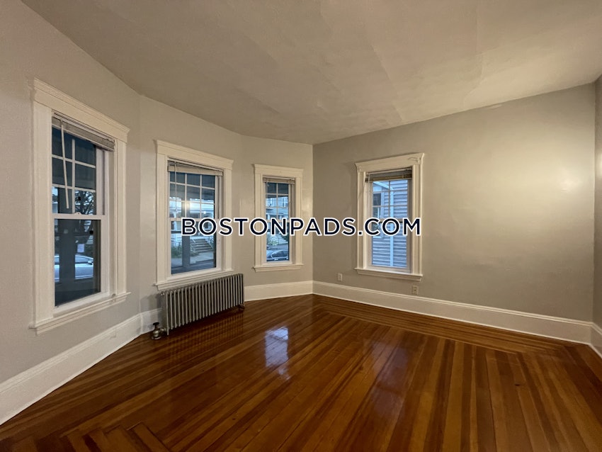 SOMERVILLE - DAVIS SQUARE - 4 Beds, 1 Bath - Image 26