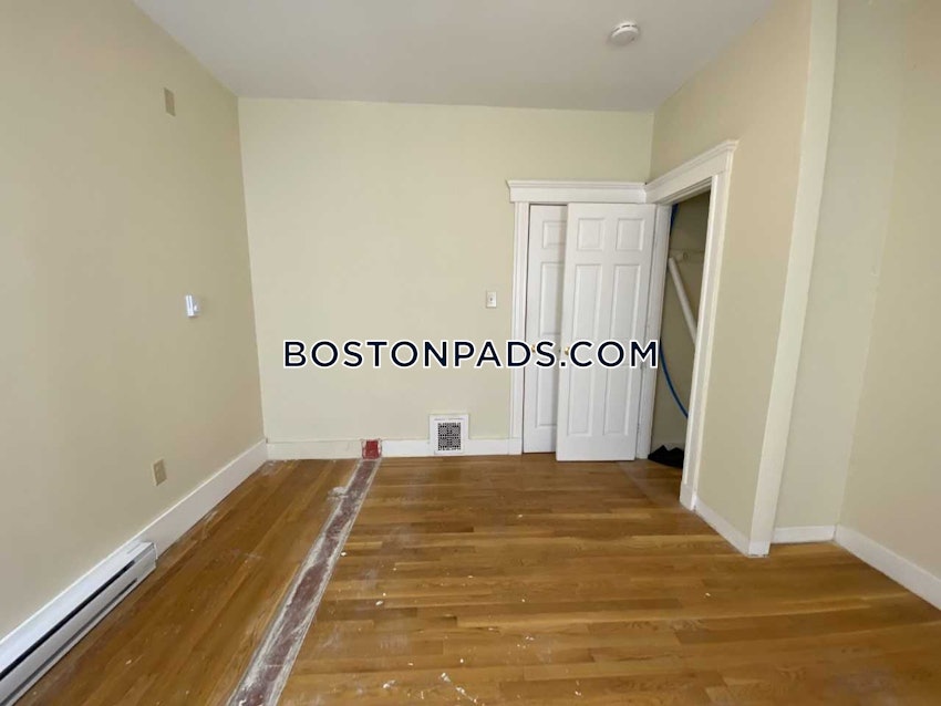BOSTON - DORCHESTER - UPHAMS CORNER - 5 Beds, 2.5 Baths - Image 13