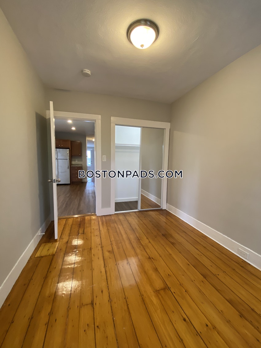 CAMBRIDGE - HARVARD SQUARE - 3 Beds, 1 Bath - Image 15