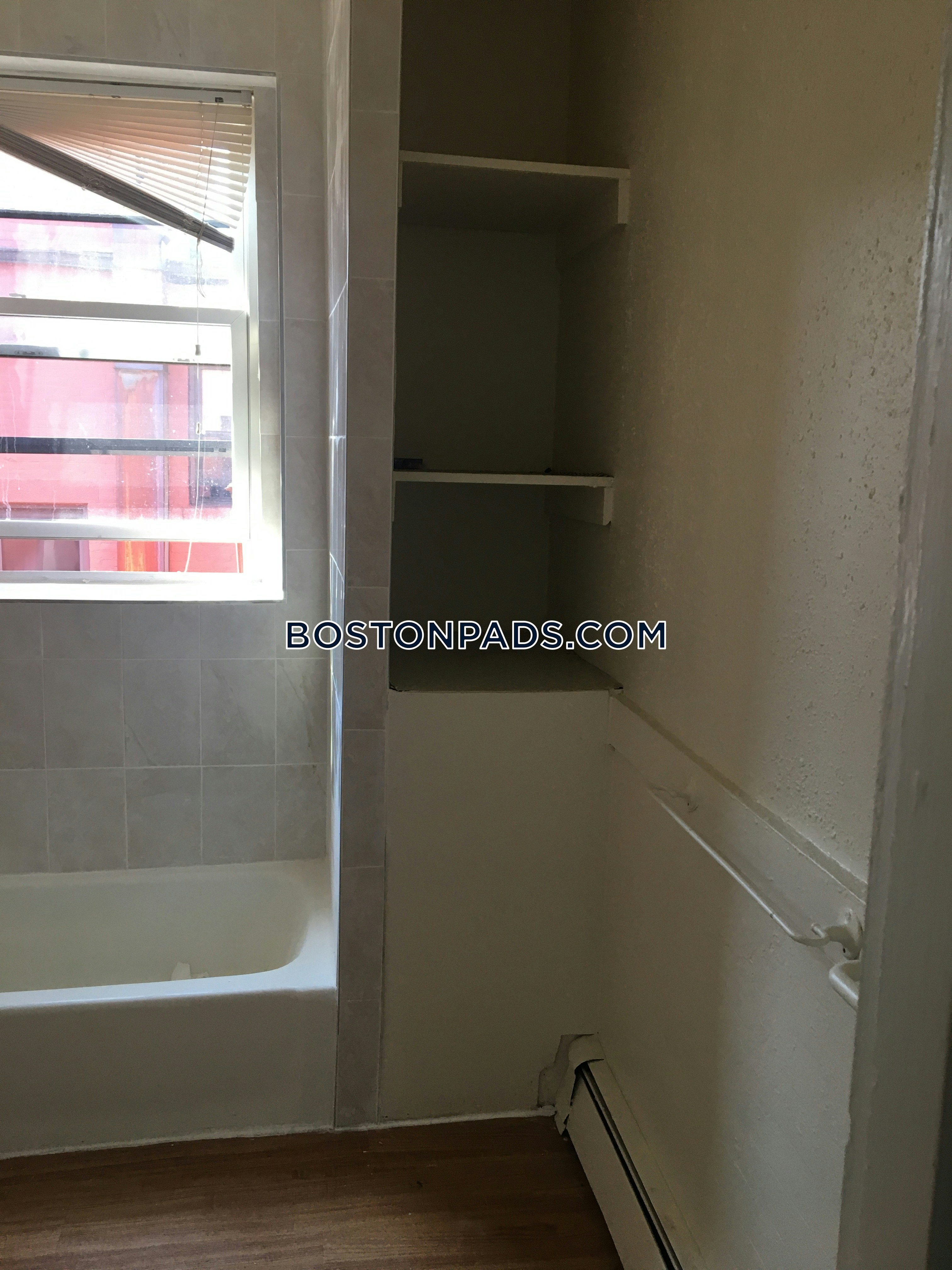 Boston - 5 Beds, 1 Baths