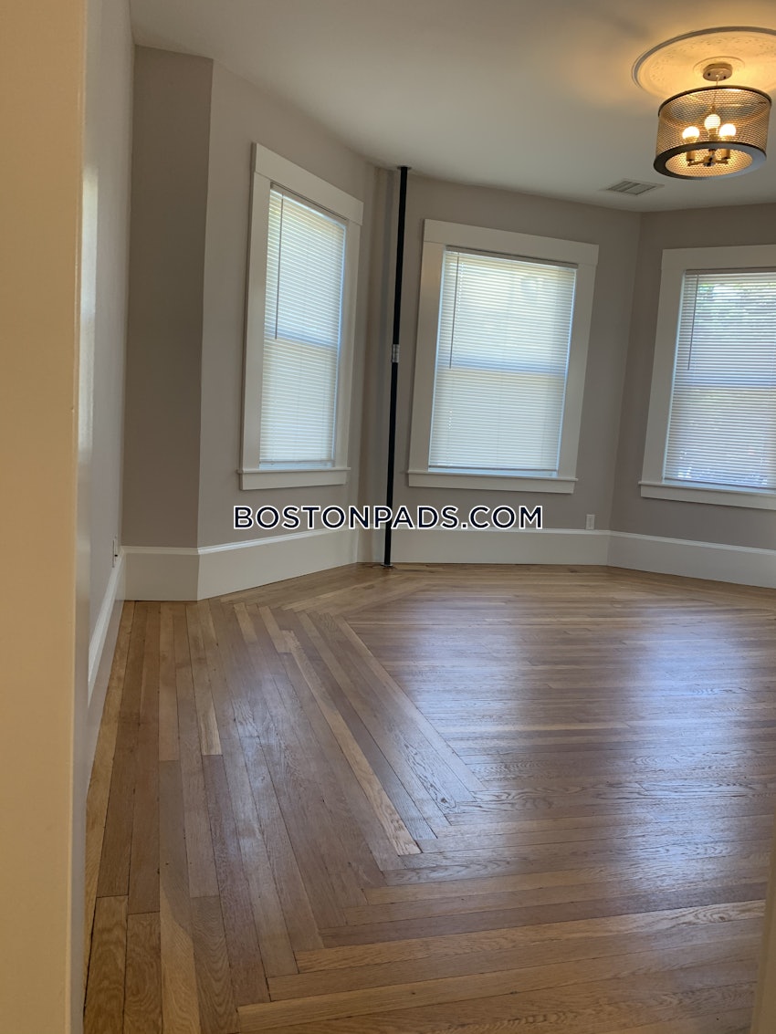 CAMBRIDGE - HARVARD SQUARE - 4 Beds, 2 Baths - Image 16