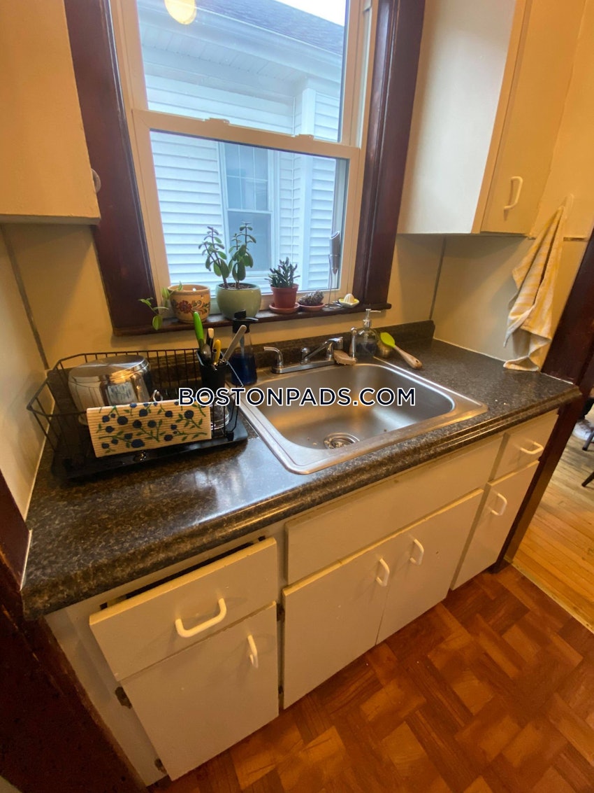 SOMERVILLE - TUFTS - 5 Beds, 2 Baths - Image 4