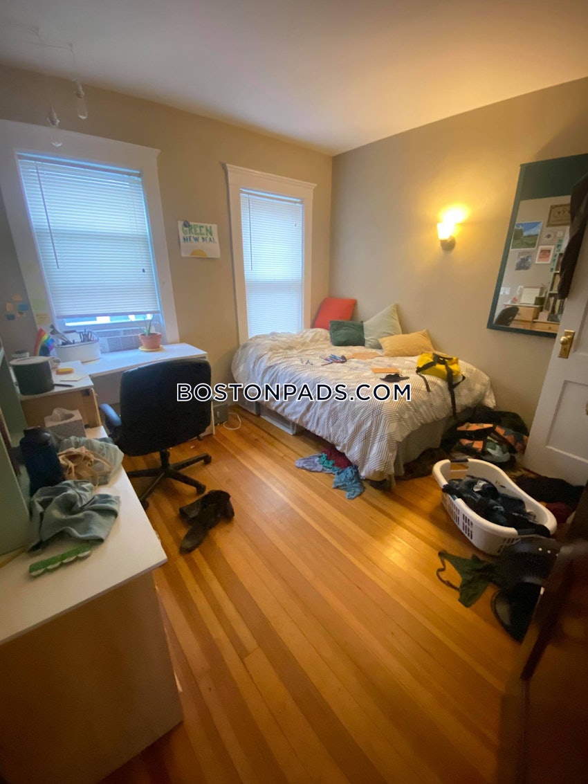 SOMERVILLE - TUFTS - 5 Beds, 2 Baths - Image 11